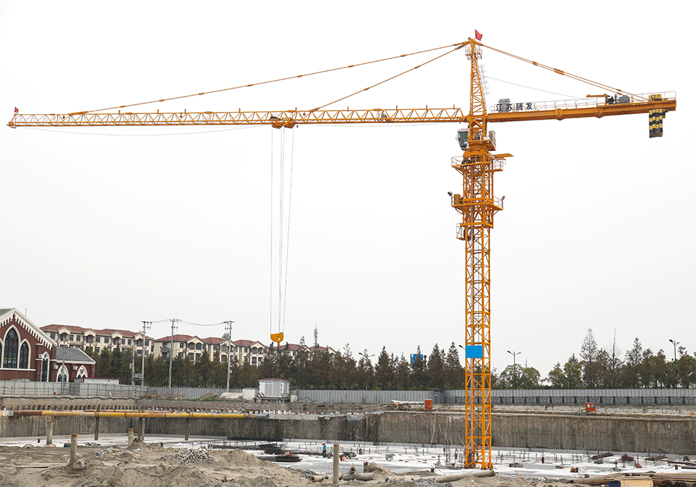 QTZ100 (6013) TOPKIT TOUR CRANE 6T 8T ROTAÇÃO DUPLA